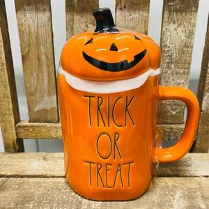 Rae Dunn TRICK OR TREAT mug with topper